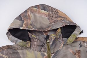 Camouflage outdoor jacket with zipper and breathable mesh lining, suitable for hunting and outdoor activities. Custom-designed workwear by China manufacturer Sha.