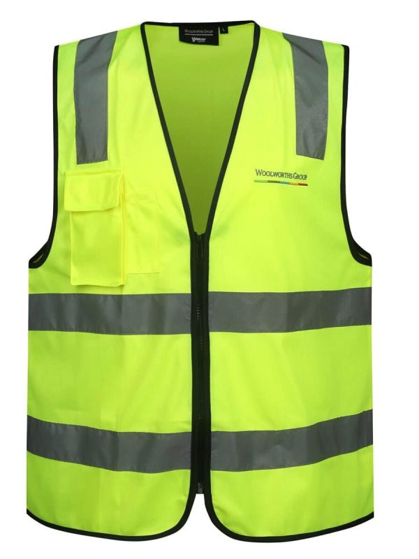 auto draft Chaleco de seguridad reflectante amarillo de alta visibilidad con logotipo bordado, múltiples bolsillos y ribete negro, diseñado para ropa de trabajo de seguridad y visibilidad en la construcción, fábricas o entornos al aire libre.
