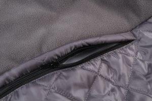 Water-resistant quilted jacket with a close-up view of the black zipper and stitching. Ideal for customizable workwear and uniform manufacturing in China. Durable, stylish, and functional for various industries.