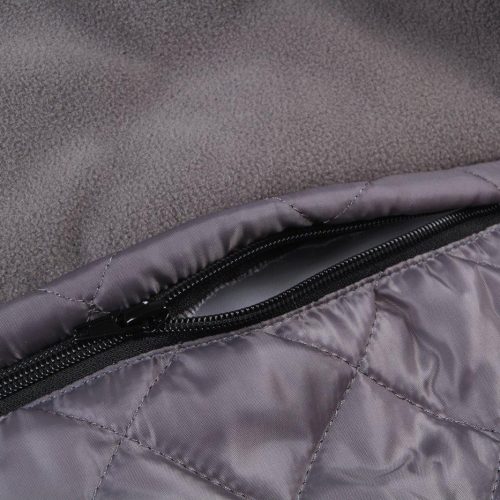Water-resistant quilted jacket with a close-up view of the black zipper and stitching. Ideal for customizable workwear and uniform manufacturing in China. Durable, stylish, and functional for various industries.