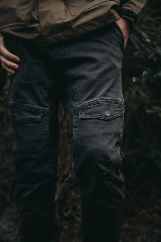 Bulletproof tactical cargo pants with multiple pockets, durable fabric, and reinforced stitching for workwear and outdoor activities. Customizable options available from China manufacturer.