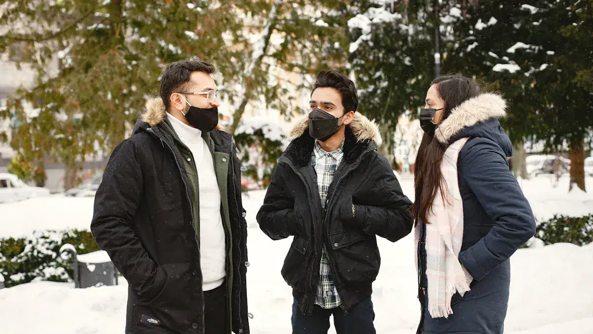Warm winter clothing jackets for men and women, suitable for cold weather outdoor activities. Customizable uniforms made by a trusted China manufacturer, ideal for workwear or casual winter wear.