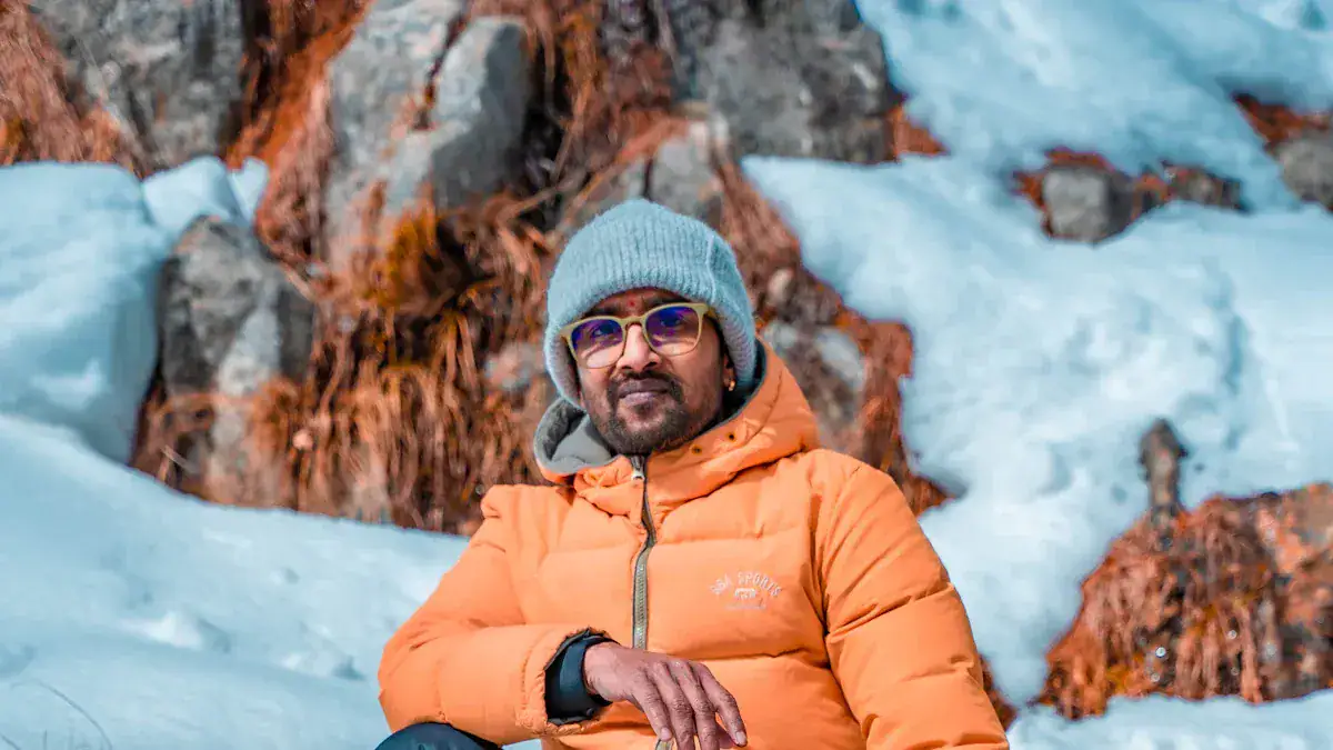 Warm orange winter jacket for outdoor activities in cold weather conditions. Perfect for snow and mountain adventures. Customizable workwear options available from a China-based manufacturer.