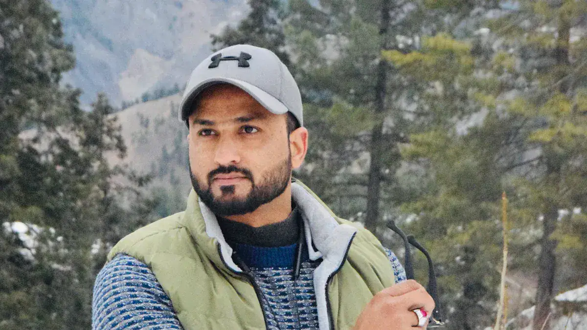 High-quality outdoor winter jacket with insulated lining, perfect for hiking and rugged outdoor activities in cold climates. Customizable corporate uniforms from China manufacturer Sha.