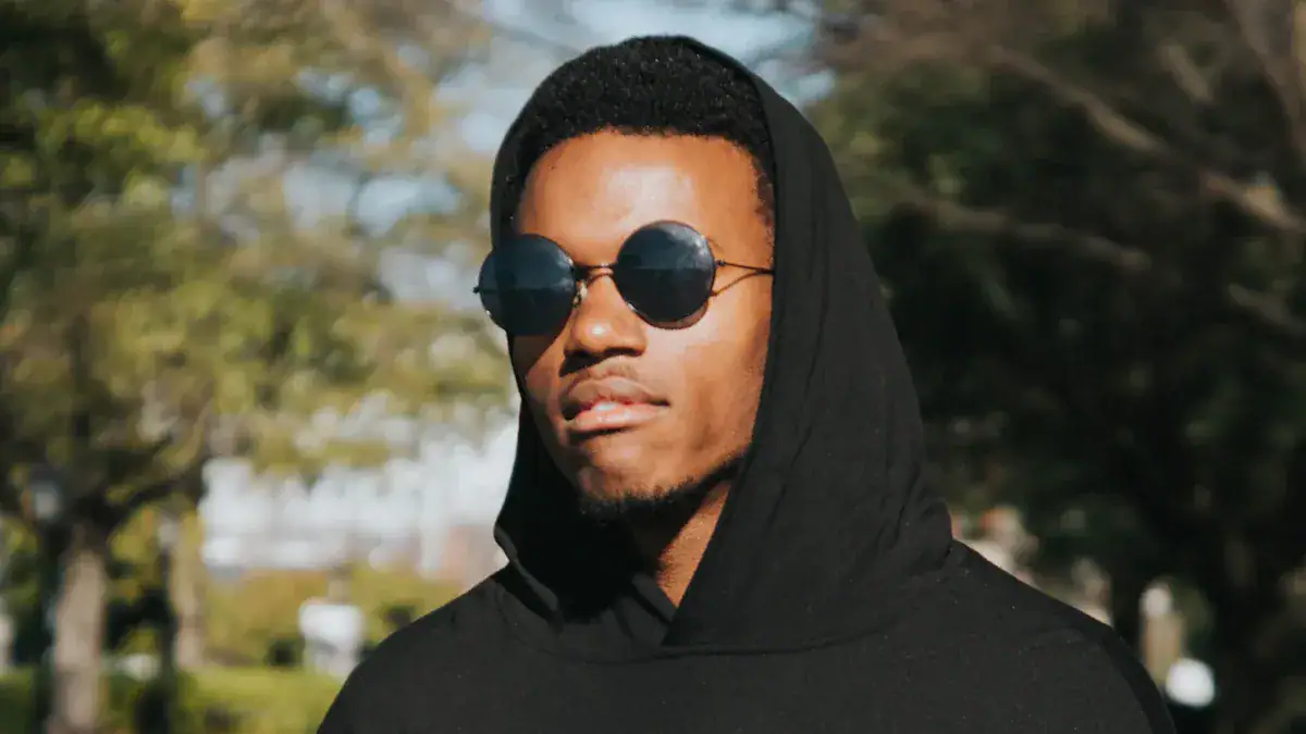Choosing a Comfortable Black Sweatshirt